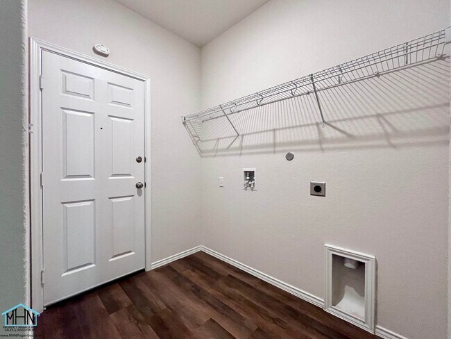 Building Photo - Welcome Home to Your Dream Oasis! A Beautiful 3-Bedroom 2-bath Home in Desirable Seguin!