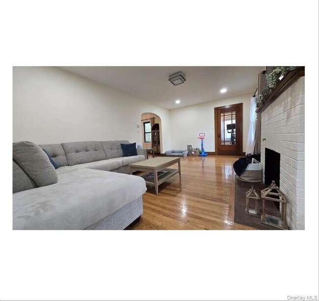 Building Photo - 11 Barteau St