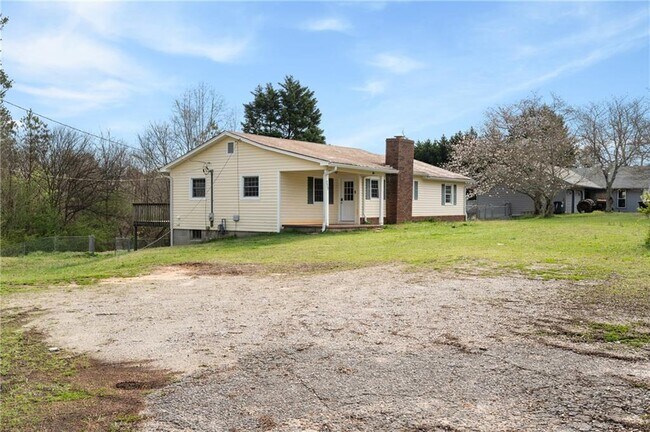 Building Photo - 173 Winndale Rd