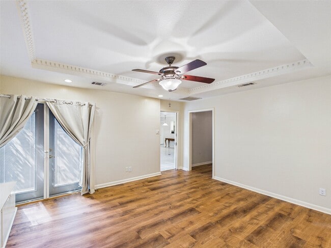 Building Photo - 2719 Olympia Dr
