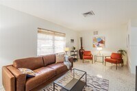 Building Photo - 723 Wilson Ave