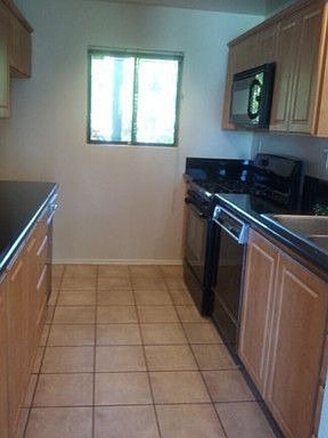 Building Photo - 3884 Fredonia Dr