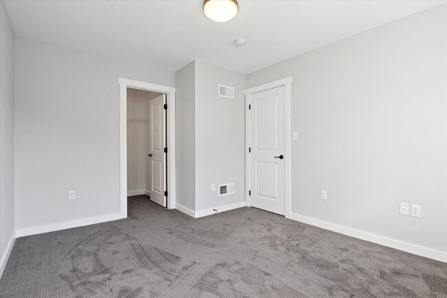 Building Photo - Available Immediately – 4 Bedroom, 2.5 Bat...