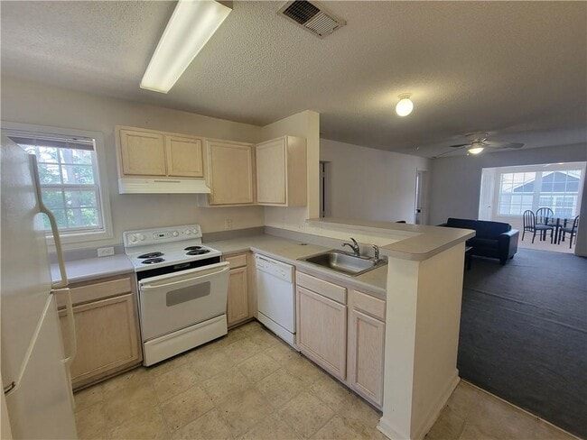 Building Photo - 192 University Village Dr