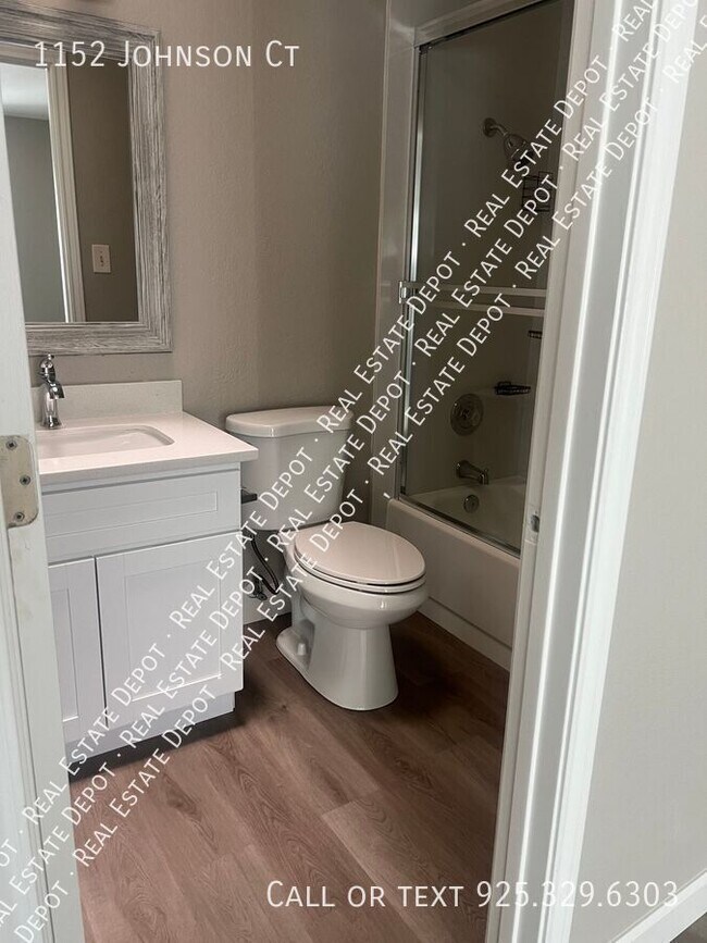 Building Photo - 1152 Johnson Ct