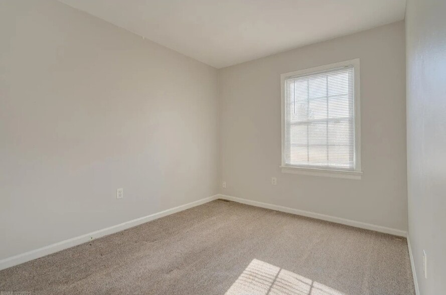 Bedroom 2 - 812 Cambridge Rd