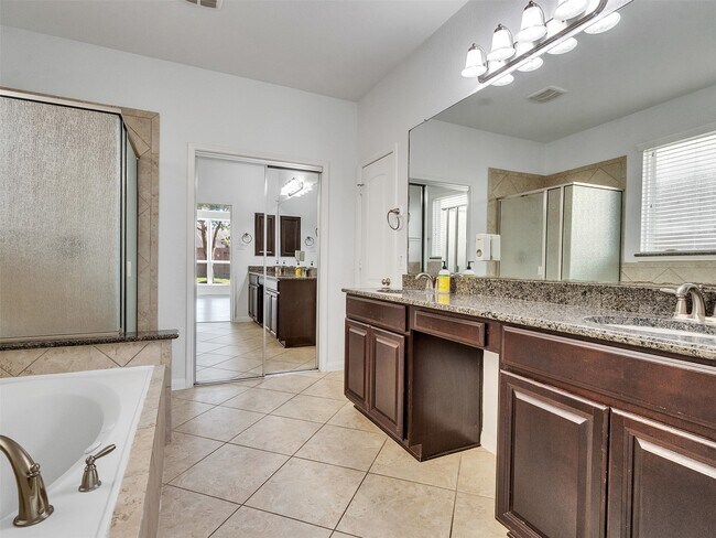 Building Photo - 28655 Maple Red Dr