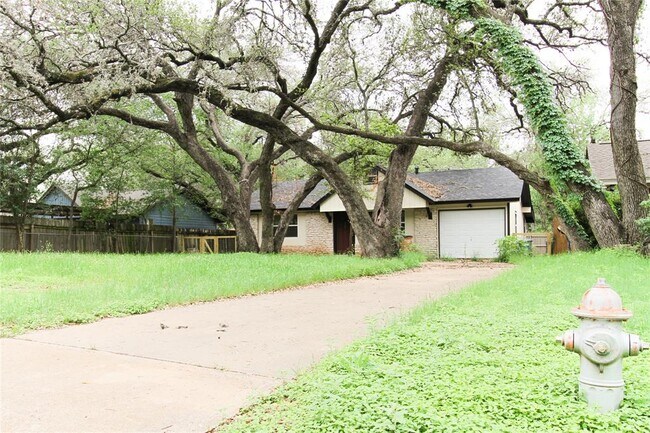 Building Photo - 305 Rowland Dr