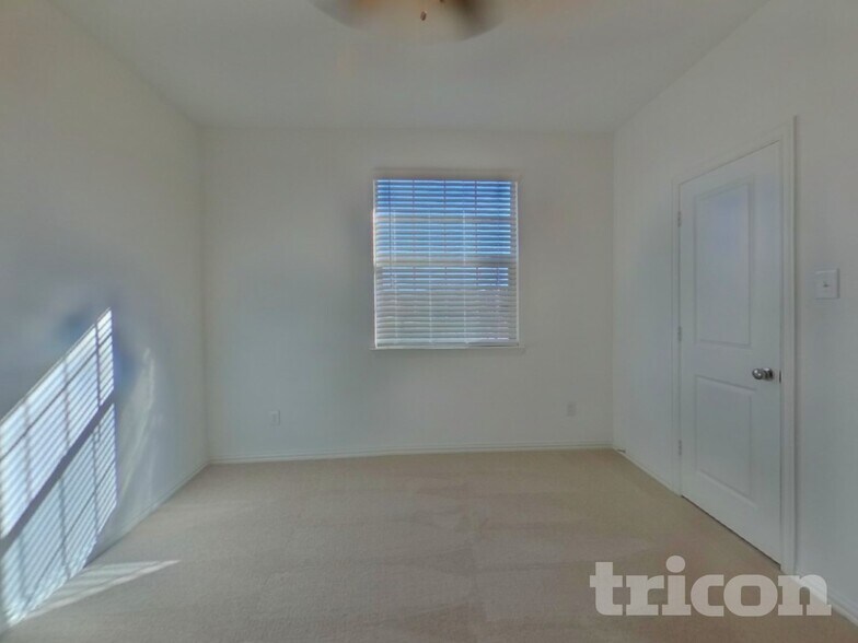 Building Photo - 509 Macdonald Wy