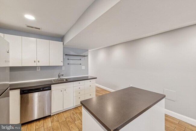 Building Photo - 1440 Fairmont St NW