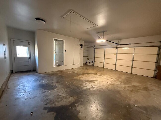 Building Photo - 5813 NW 66th St