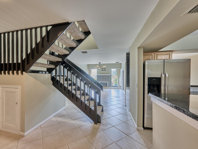 Building Photo - 6040 Glendale Dr