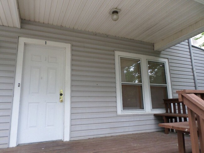 Building Photo - 820 Moro St
