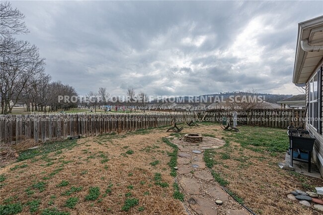 Building Photo - 1384 S Holland Dr