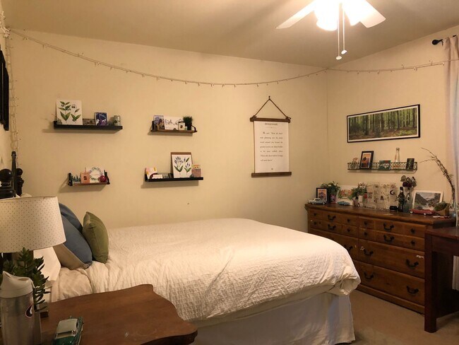 Building Photo - Great Location!!! Five Points, Tanyard Condominium's Available August 1st