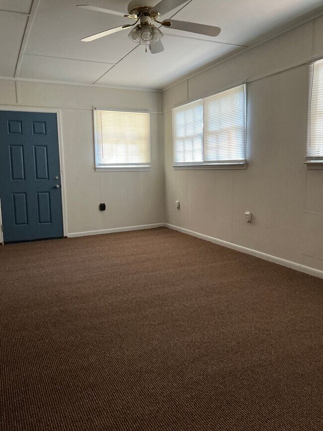 Building Photo - 3 BR/ 2 BA Close to Downtown Watkinsville & Wire Park!