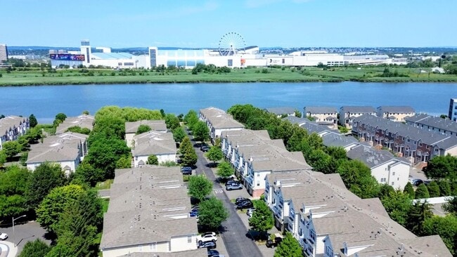 Building Photo - 295 Paulanne Terrace