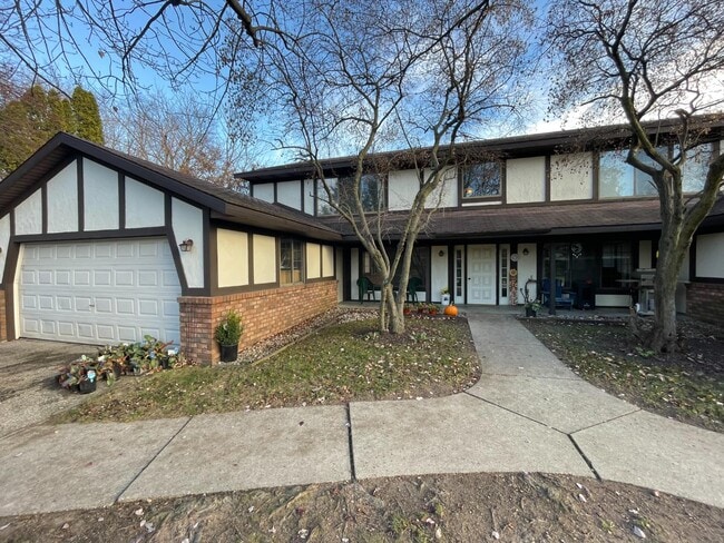 Building Photo - 6556 Bella Vista Dr NE