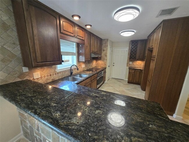 Building Photo - 2318 Green Valley Dr