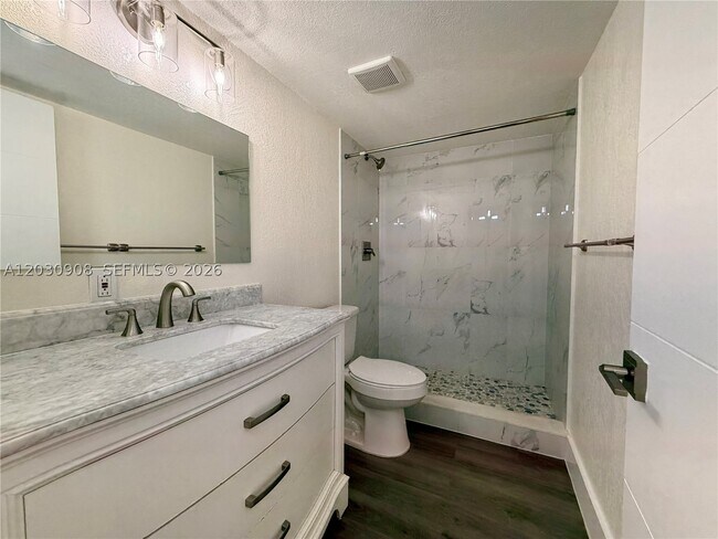 Building Photo - 7225 Miami Lakes Dr
