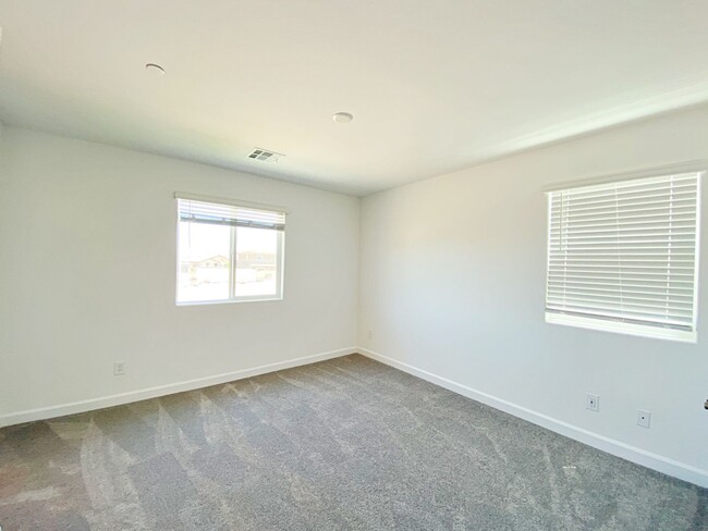 Building Photo - 3 Bedroom 2.5 bath home in Townhome in Cad...