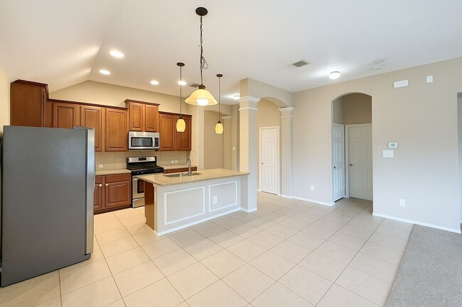 Building Photo - 1713 Lake Way Dr