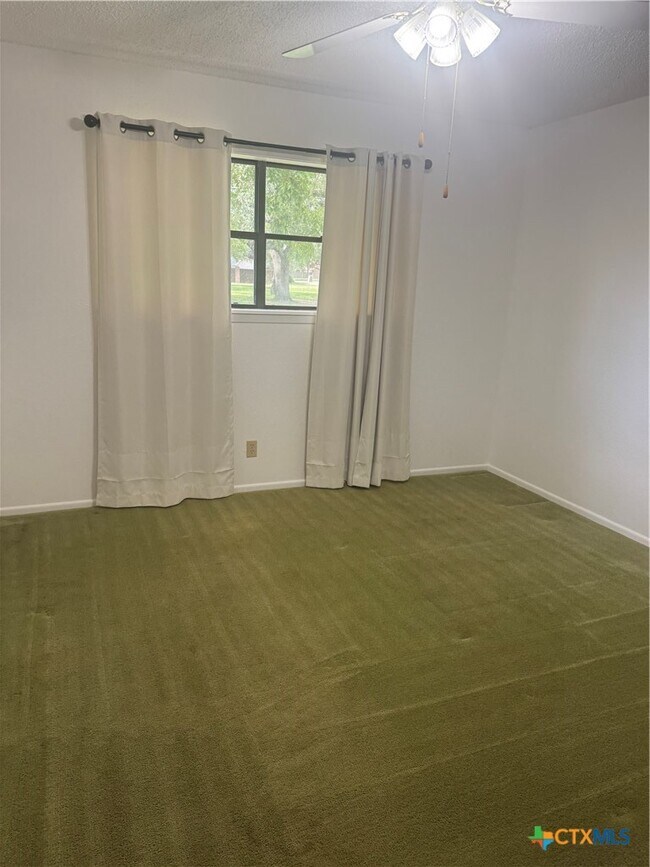 Building Photo - 6 Ramona Ln