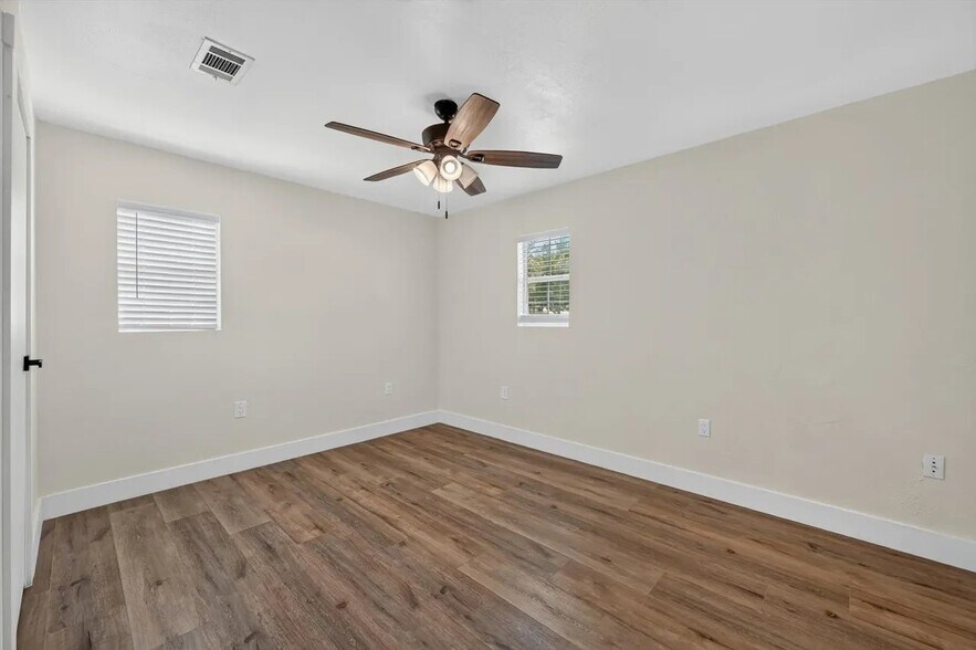Building Photo - 1022 Denton Dr