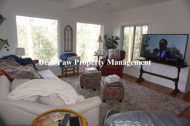 Building Photo - "Charming Evergreen Retreat: Spacious 3-Be...