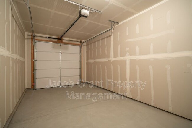 Building Photo - 1801 Jennie Lee Dr
