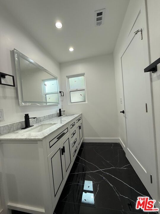 Building Photo - 9846 Monogram Ave