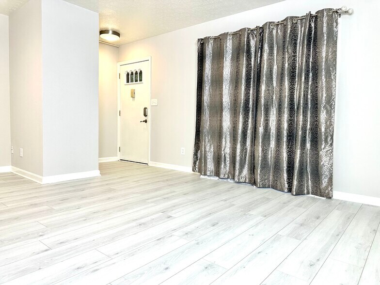 Building Photo - 124 S Sherrin Ave