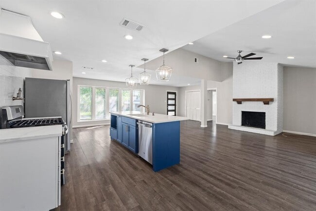 Building Photo - 2505 Wilke Dr