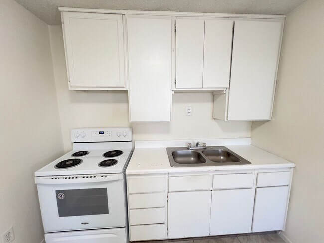 Building Photo - 1 bed and 1 bath located in Henderson!