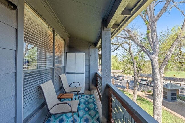 Building Photo - 1101 Hollow Creek Dr