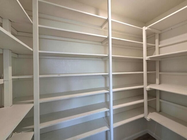 Building Photo - Stunning 4 Bedroom, 3 Bathroom Home, with ...