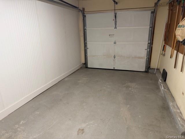 Building Photo - 6 Hillview Ct