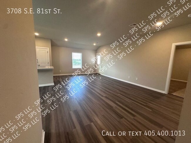 Building Photo - 3708 SE 81st St