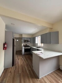 Building Photo - 225 E Northfield Rd