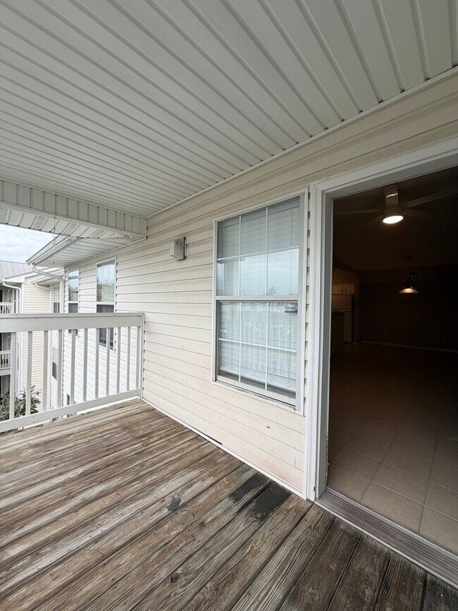 Building Photo - Newly Upgraded and Spacious 2B/2B Unfurnished Condo near Beach in Destin!
