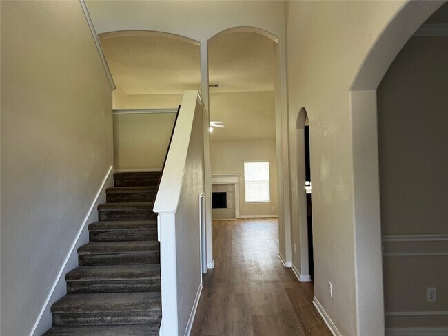 Building Photo - 10621 Sunflower Dr