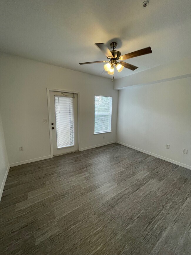 Building Photo - 11480 Villa Grand