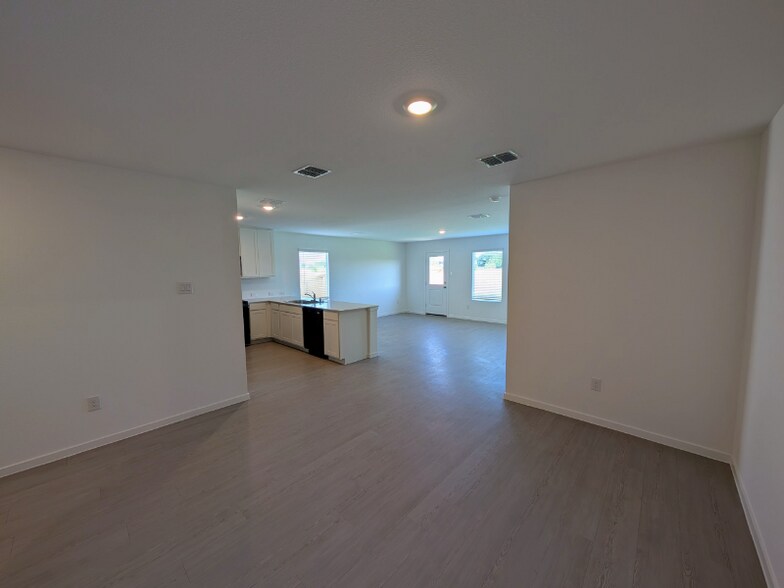 Building Photo - 11321 Rodeo Dr