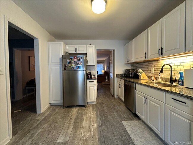 Building Photo - 119 Willow Ct