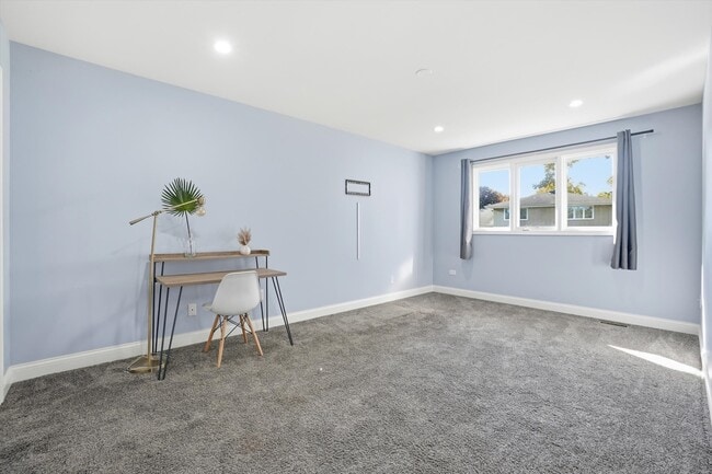 Building Photo - 13141 W Stonewood Dr