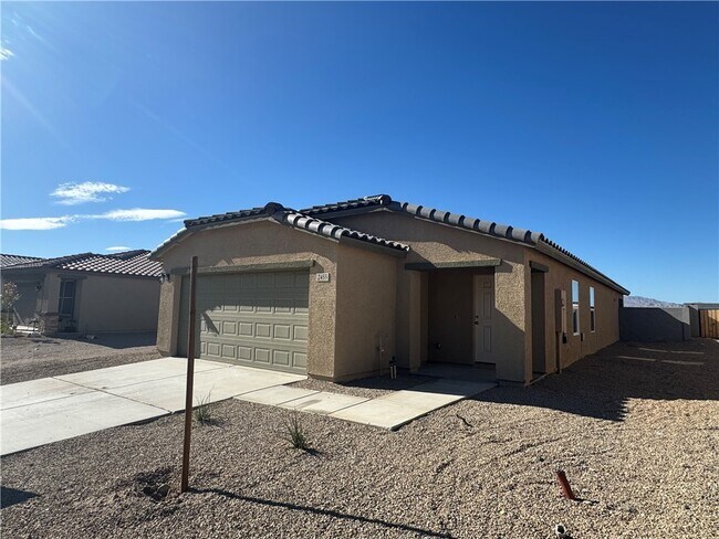 Building Photo - 2455 Tapatio Dr