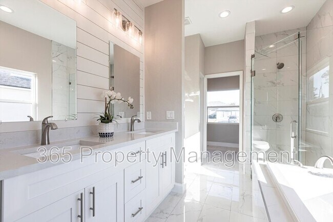 Building Photo - 5534 Fairlane Dr