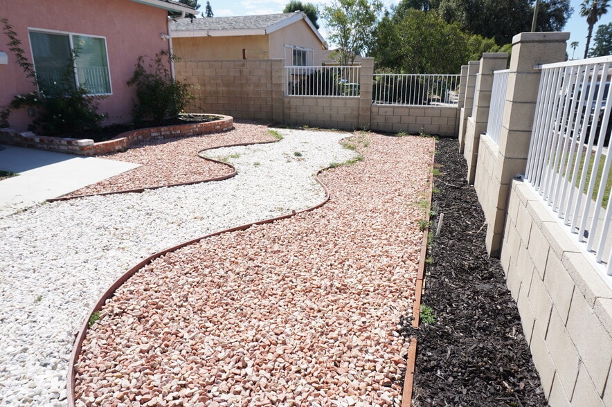 Building Photo - 8826 Quartz Ave