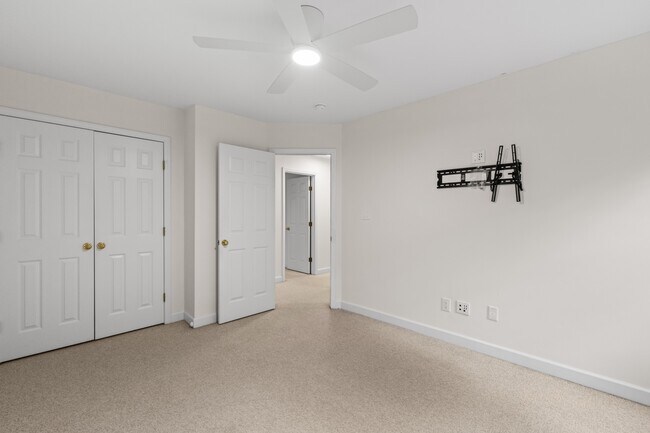 Building Photo - 161 Mediate Dr