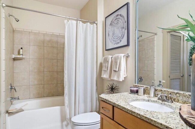 Building Photo - 1740 Century Cir NE